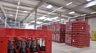 2020 war auch für Coca-Cola und seine Abfüllpartner ein schweres Jahr: Da viele Verkaufsstellen geschlossen hatten, wurde weniger produziert.