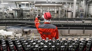 Coca-Cola-Abfüllung in Mannheim: Der Standort ist mit Einweg-, Mehrweg-, Kunststoff- und Glasflaschen breit aufgestellt.