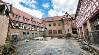 Seit Monaten wird der Kurmainzer Amtshof zu einem Kulturzentrum ausgebaut. Der Innenhof soll künftig so beschaffen sein, dass sowohl die Festspiele als auch andere Veranstaltungen beste Bedingungen vorfinden.