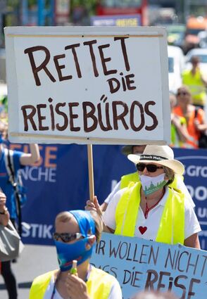 Die Bundesregierung will die Unternehmen der Krisenbranchen – wie zum Beispiel den Tourismus – und deren Beschäftigten weiter unter die Arme greifen.