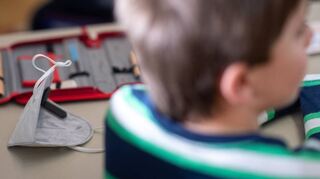 Liegt die Sieben-Tages-Inzidenz unter 35, müssen Schüler keinen Mund-Nasen-Schutz mehr tragen.