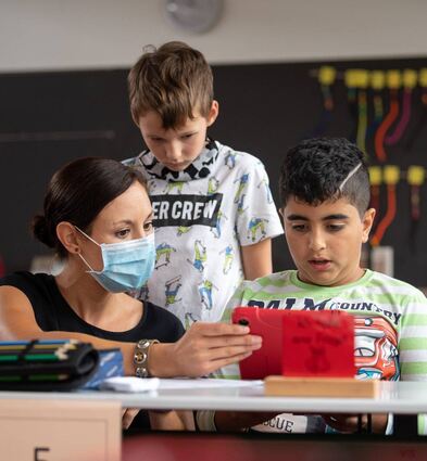 Ein mittlerer zweistelliger Millionenbetrag soll in Nachhilfeprogramme der Schulen fließen. Dazu werden 125 Lehrerstellen weiter finanziert.