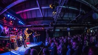 Das Musiktheater Rex hat zum zweiten Mal nach 2019 den Musikpreis Applaus erhalten. Unser Bild zeigt ein Konzert von Stoppok in der Alten Güterhalle.