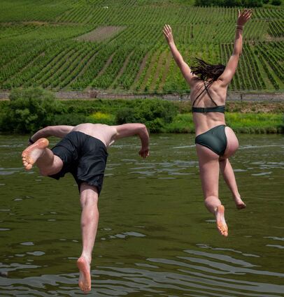 Die Idylle kann trügen. Viele Menschen überschätzen sich beim Baden in Seen und in fließenden Gewässern.