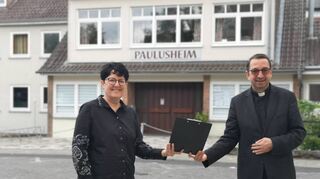 Das Paulusheim ist in die Jahre gekommen. Viel wurde zuletzt über die Zukunft des Hauses diskutiert. Gestern erklärten Pfarrer Bartmann und Michaela Ludwig-Gross vom Verwaltungsrat, dass die Pfarrgemeinde das Haus sanieren will.