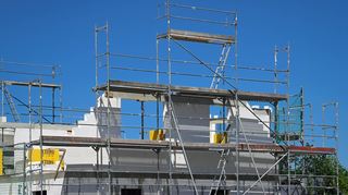 Der Neubau von Wohnungen in Deutschland hat sich im Mai 2021 so stark verteuert wie seit 2007 nicht mehr.