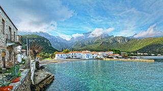 Ist das jetzt ein Foto oder ein Gemälde? Auf jeden Fall ist der kleine Ort Kyparissi postkartenschön.