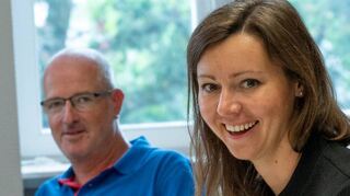 Nicole Reinhardt ist Schirmherrin des Kreis-Projekts „Bewegter Kindergarten“. Links im Bild Sportwissenschaftler Reimar Bezzenberger.