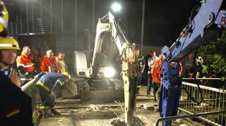 Beim Hochwasser 2007 musste eine Brücke abgerissen werden, damit das Wasser ablaufen konnte. In den 30er Jahren wurde Reichenbach gleich mehrfach überschwemmt, wie hier am Marktplatz / Ecke Schuhgasse.