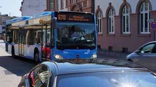 Seit dem Fahrplanwechsel fährt die Linie 669 nicht mehr von Heppenheim bis Alsbach durch, sondern stoppt in Bensheim am Busbahnhof, bevor es als Linie 670 weitergeht.
