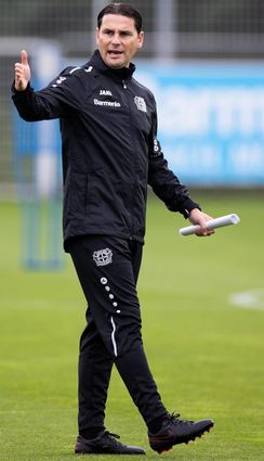 Leverkusens neuer Coach Gerardo Seoane ist ein gewissenhafter Arbeiter, der großen Wert auf Disziplin legt.