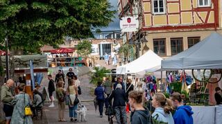 Die Abendkunstmeile zog am Samstag einige Besucher in die Innenstadt –allerdings nicht so viele, wie sich die Standbetreiber erhofft hätten.