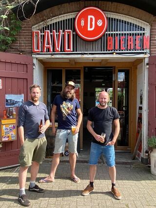 Jos Schmitz, Marijn Kroon und Arnoud Pijpker (v.l.) betreiben in Deventer die Brauerei DAVO. Sie finanzierten sie über Crowdfunding.