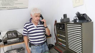Hans-Martin Stäckler aus Birkenau – hier „Arztzimmer“ – hat das Museum aufgebaut, das eines von 16 anerkannten deutschen Rotkreuzmuseen ist.