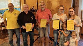 Die Jahreshauptversammlung der IMS bildete auch den Rahmen für Ehrungen. Unser Bild zeigt (v.l.) den Vorsitzenden Gilbert Rest mit Jakob Vetter und Werner Heil (jeweils 25 Jahre Mitglied) sowie Lisa Rauch und Mira Lachambre (jeweils 10 Jahre Mitglied).