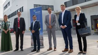 Besuch aus Indien bei der Firma Reckeweg in Bensheim (von links): Natalie Reckeweg, David Reckeweg-Lecompte, der indische Generalkonsul Amit Telang, Konsul Vinod Kumar sowie Matthias Zürker und Kathrin Fausel von der Wirtschaftsförderung Bergstraße.