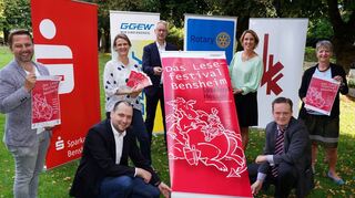 Vorfreude auf das 19.Bensheimer Lesefestival bei (v.l.) Organisator Christoph Breitwieser, Dominik Rudolf (GGEW), Organisatorin Heidi Scharschmidt, Axel Noé (Sparkasse), Yvonne Graeff (Köhler Chemie), Robert Beier (Rotary Club) und Bürgermeisterin Christine Klein. Am Donnerstag wurde im Rathaus das Programm vorgestellt.