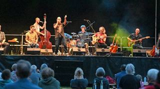 Die bayerische Band „Dreiviertelblut“ begeisterte das Publikum der Lorscher Sommerbühne