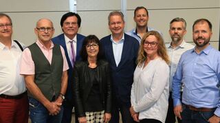 Der neu gewählte MIT-Vorstand: (v.l.) Andreas Guthier (Beisitzer), Werner Hartmann (Ehrenvorsitzender), Thiemo Fojkar (Beisitzer), Sabine Heuler (Beisitzerin), Matthias Wilkes (Vorsitzender), Michael Radtke (Schatzmeister), Brita Spitz (Schriftführerin), Norman Asel (Beisitzer) und Alexander Bode (stellvertr. Vorsitzender).