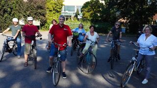 Die traditionelle Sommerradtour der Zwingenberger CDU führte unter anderem zur neuen KiTa in der Tagweide sowie zu einem Feldweg, der Bestandteil der Schnellradweg-Trasse werden könnte. Gestartet wurde auf dem Melibokusparkplatz.