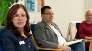 Jahresbericht der Beratungsstelle für Eltern, Kinder und Jugendliche (von links): Leiterin Sybille Vonderschmidt-Viereck, der Bergsträßer Jugendamtsleiter Kai Kuhnert sowie die erste Kreisbeigeordnete Diana Stolz.
