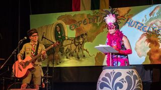 „Hauptsach Fastnacht“ lautet das Motto der Hutzelschweizer Fastnacht 2022 – so sie denn stattfindet. Trotz Corona treiben die Protagonisten um Boijemoaschder Holger Mitsch (rechts), Andreas Walter (Mitte) und Combo-Mitglied Martin Zipp die Planungen für eine Saalfastnacht im Saalbau-Kino voran.