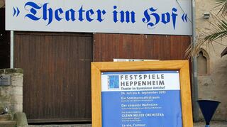 Noch ist nicht klar, ob das „Theater im Hof“ im nächsten Jahr wieder seine Tore öffnet. Gleichwohl stimmen die Aussagen über die jüngsten Vertragsgespräche mit dem möglichen neuen Betreiber optimistisch.