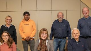 Der Verein Ökumenische Flüchtlingshilfe Lorsch hatte sich im Paulusheim zur Jahreshauptversammlung getroffen. Unser Bild zeigt den neu gewählten Vorstand: (v.l.) Angela Volk, Sibylle Römer, Tamin Raufi, Vorsitzende Margot Müller, Wolfgang Ensinger, Ulrich Schiefer und Eberhard Kabisch.