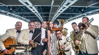 Am 31. Oktober unterhalten Denis Wittberg und die Schellack-Solisten die Zuhörer im Theater Mobile mit Tanzmusik der Zwanziger- und Dreißigerjahre.