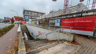 Die Fußgängerunterführung am ehemaligen EKZ-Gelände soll wie vorgesehen nach Abschluss der Neubauten zugeschüttet werden. Ein Vorstoß der Freien Wähler im Stadtparlament, die Anlage zu erhalten, bekam keine Mehrheit.
