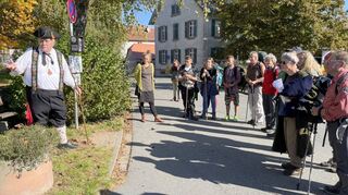 Der neue Pilgerweg Camino Incluso führt teilweise über den Mundart-Wanderweg. Letzteren stellte Fritz Ehmke den ersten Pilgern vor.