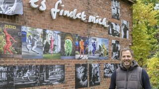 Villa Kunterbunt im Neuenheimer Feld: Im Haus am Wehrsteg zeigt Künstler Matthis Bacht seit Jahren regelmäßig Ausstellungen und nutzt das alte Trafohaus als Atelier.