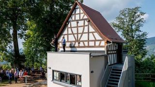 Mit EU-Mitteln gebaut: Der Infopunkt an der Lindenfelser Burg.