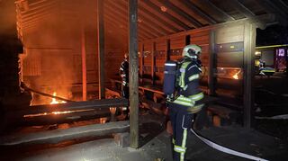 Ein Feuer in der Grillhütte hatte am Dienstagabend die Einhäuser Feuerwehr auf den Plan gerufen. Der Brand konnte gelöscht werden, bevor Schaden an dem Gebäude entstand.