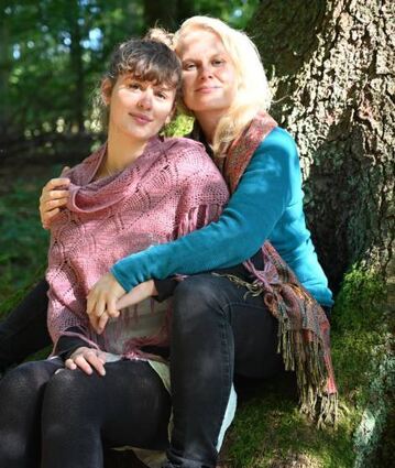Die Gastgeberinnen Mia und Liz organisieren ein Mal im Monat in angenehmer Atmosphäre ein Mondzeit-Treffen.