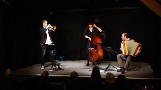 Das Mediterranean Trio mit Thomas Siffling, Shana Moehrke und Laurent Leroi (v.l.) begeisterte mit charismatischer Spielfreude.