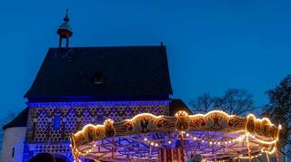 Am ersten Adventswochenende wird es in Lorsch wieder einen Weihnachtsmarkt geben. Wegen Corona wird er erstmals nicht auf dem Gelände vor der Torhalle, sondern auf dem Karolingerplatz und der Klosterwiese stattfinden.