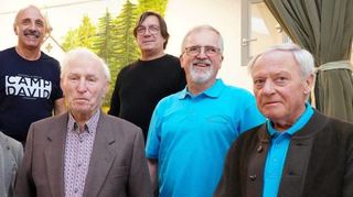 Sängerbund-Vorsitzender Malte Diestel mit den Geehrten Harry Steinmann (25 Jahre förderndes Mitglied), Kurt Gehrisch (65 Jahre Sänger), Gerhard Krasemann (40 Jahre fördernd), Gerhard Gresch (40 Jahre Sänger), Hans Meyer (25 Jahre Sänger).