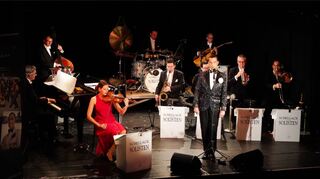 Sie sind aus dem Kulturprogramm der Stadt Zwingenberg schon fast nicht mehr wegzudenken, die Schellack-Solisten mit ihrem Frontmann Denis Wittberg, die erneut auf Einladung der Kommune im Kellertheater beeindruckten.