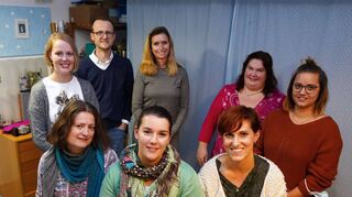 Bei der Hauptversammlung des Fördervereins der Kindertagesstätte Elmshausen ist ein neuer Vorstand gewählt worden. Sitzend von links: Bettina Kosasih (Kassiererin), Mandy Böhning (Vorsitzende), Julia Schmitt (stellvertretende Vorsitzende). Stehend von links: die Beisitzer Mirijam Albrecht, Jochen Ziegler, Mirjam Hechler, Christiane Hübner und Jennifer Dörhöfer.