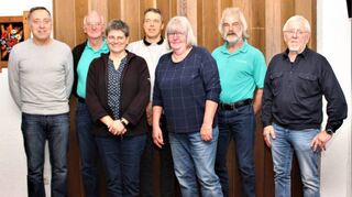 Der Vorstand des MSC Lindenfels, von links: Willi Hoffmann, Klaus Katzenmeier (Ehrenvorsitzender), Nicole Knauer, Mathias Heuschkel , Steffi Heil, Vorsitzender Clemens Knauer, Karl-Heinz Borger.