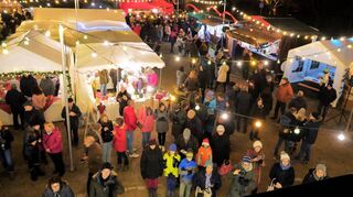 Der Auerbacher Weihnachtsmarkt im Kronepark – hier ein Archivbild aus 2019 – war immer eine beliebte und stimmungsvolle Anlaufstelle.