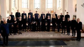 Der Kammerchor Cantemus mit seinem Dirigenten Christoph Siebert (vorne l.) tritt am 20. November in Sankt Georg auf.