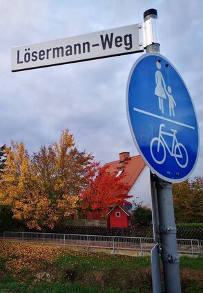 Das Straßenschild am Lösermann-Weg an der Weschnitz soll mit einem Zusatz versehen werden, der an die Geschehnisse im November 1938 erinnert.