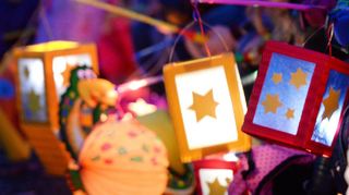 Mit bunten Laternen durch die Straßen zu laufen ist für viele Kinder ein tolles Erlebnis im November. Aufgrund der Pandemie gibt es in Einhausen in diesem Jahr jedoch keinen großen Martinsumzug.