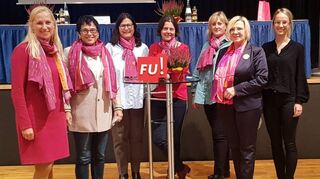Diana Stolz (l.) wurde beim Landesdelegiertentag der Frauen-Union Hessen als Vorsitzende bestätigt. Unser Bild zeigt sie mit den Bergsträßer Delegierten.