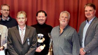 Im Rahmen der Jubiläumsfeier der Gewerkschaft der Polizei wurden langjährige Mitglieder geehrt (v.l.): Hans Joachim Wolk, Jürgen Rusch, Helmut Kohlmann, Jürgen Siebel, Jörg Weitmann (Vorsitzender), Eric Grentzius, Jürgen Pfliegensdörfer, Stefan Rüppel (stellvertretender Landesvorsitzender).