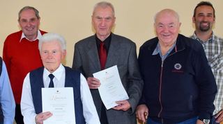 Beim Stiftungsfest der Kolpingfamilie wurden langjährige Mitglieder geehrt. Unser Bild zeigt v.l. Alex Brunnengräber, Winfried Eberle, Günter Schmitt, Dieter Helwig, Hans Ruh, Edgar Schmitt und Andreas Forell.