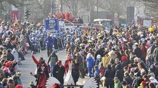 Menschen, Menschen, Menschen – und wie soll man das in Corona-Zeiten auf offener Straße kontrollieren? Aus diesem Grund wird es auch 2022 keinen Fastnachtsumzug in Heppenheim geben.