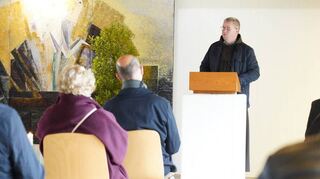 Der katholische Pfarrer Äneas Opitek forderte in seiner Ansprache aus Anlass des Volkstrauertages in der Friedhofskapelle Zwingenberg dazu auf, alles daran zu setzen, Kriege abzuwenden und den Übermut der Mächtigen zu brechen.